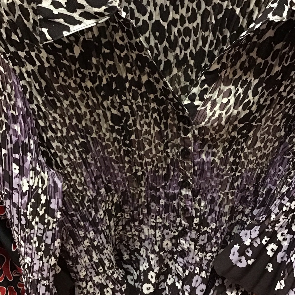 Fashion Bug: Black and Purple Button Down Shirt, V neck sz 1X